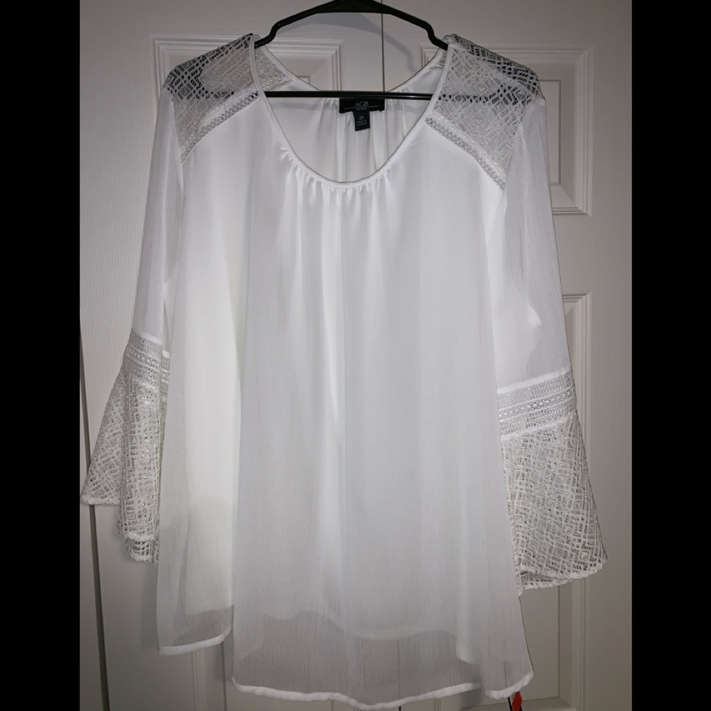 Women’s white bell sleeve blouse